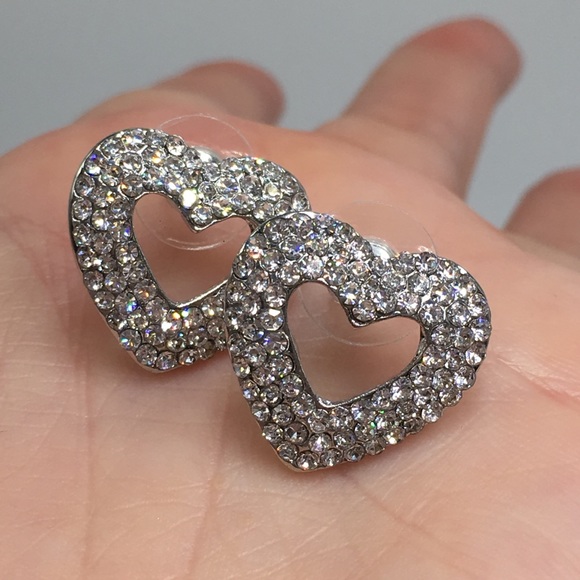 Free Gift with any $30 purchase - Picture 3 of 5